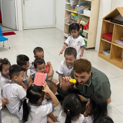 HOẠT ĐỘNG : LÀM QUEN TIẾNG ANH 