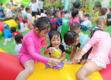 HOẠT ĐỘNG TẮM HỒ BƠI 